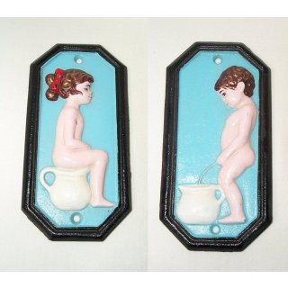 Zwei Toiletten Türschilder Mädchen und Junge, Gusseisen farbig bemalt