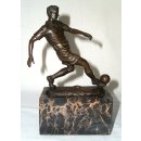 Bronzefigur, Bronze-Skulptur, Fußballspieler Pokal, signiert Milo