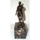 Bronzefigur, Bronze-Skulptur, Fußballspieler Pokal, signiert Milo