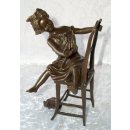 Bronzefigur, Bronze Skultur, Kind mit Katze unterm Stuhl,...