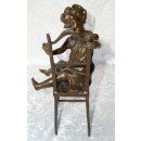 Bronzefigur, Bronze Skultur, Kind mit Katze unterm Stuhl, Bronze sign. Iffland