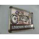 Blechschild, 3D Reklameschild, Legends Never Die, Motorrad Wandschild 38x54 cm