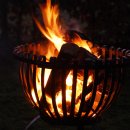 Feuerkorb, Gartenfeuer auf Untergestell, Metall Feuerschale in Tulpenform