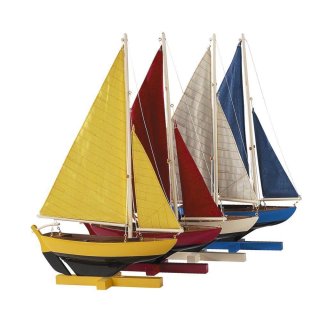 Seegelboote, Sonnensegler im 4er Set, vier kleine farbige Modell Segelboote
